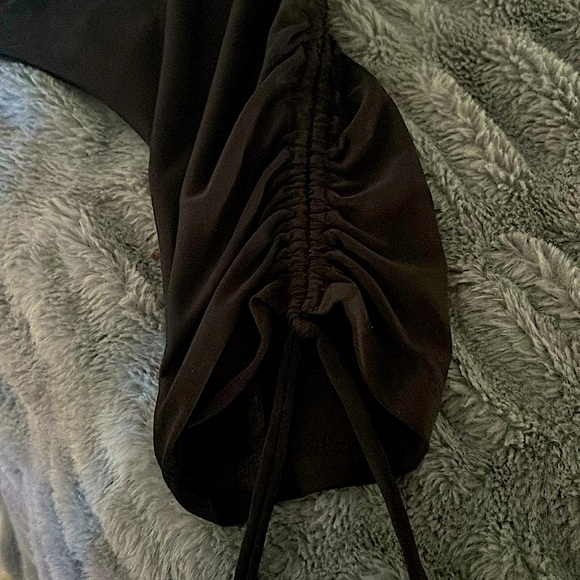 Michael Kors MK Peek a boo Shoulder Sleeves Blouse Woman's Top Black Large - Picture 3 of 3